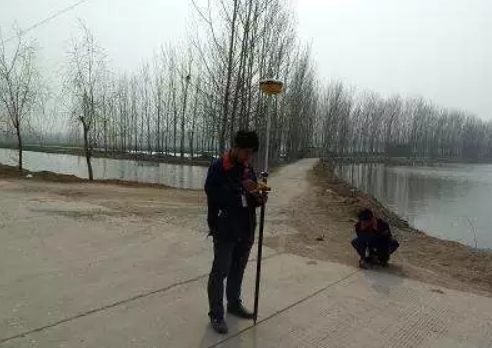 RTK道路測量現場(chǎng)