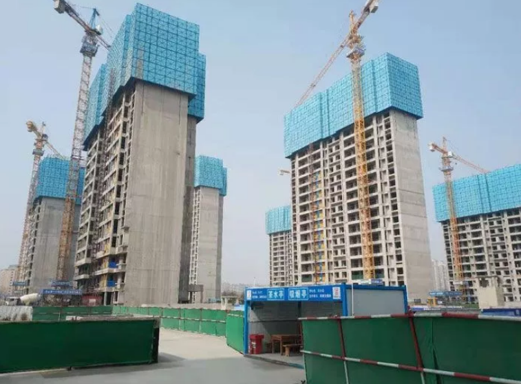 小區建筑工地測量現場(chǎng)